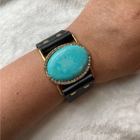 Faux Turquoise and Black Leather Snap on Bracelet - Picture 1 of 7